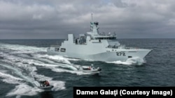 Navă militară de patrulare pentru marina militară pakistaneză, construită la Șantierul Naval Damen Galați, în timpul probelor pe mare.