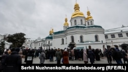 29 березня представники УПЦ (МП) провели богослужіння у Хрестовоздвиженській церкві на нижній території Києво-Печерської лаври