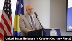 Ambasadori i Shteteve të Bashkuara në Kosovë, Jeffrey Hovenier. Fotografi nga arkivi.