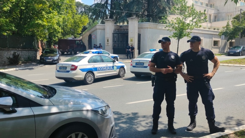 Нападнат полицаец кој ја обезбедувал Амбасадата на Израел во Белград, напаѓачот е убиен 