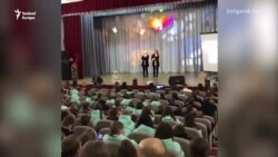 Zelenszkij halálát kívánják a Belaruszba deportált ukrán árváknak szóló gyerekkoncerten 