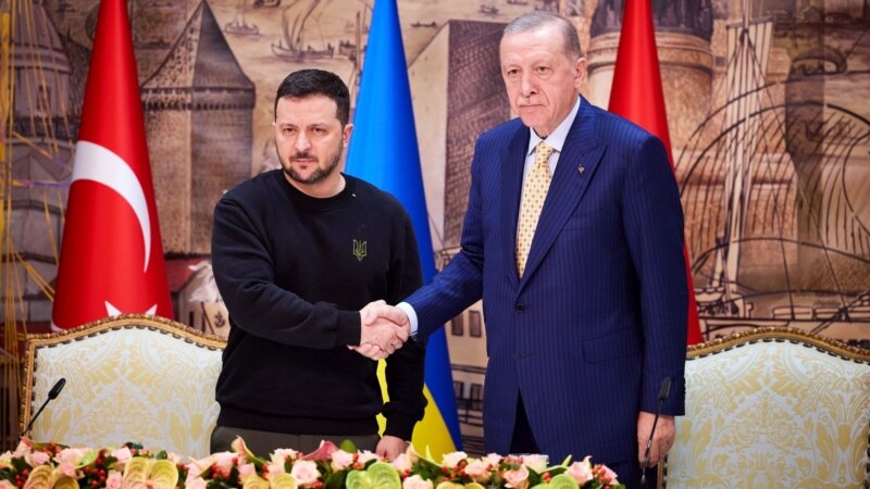 رئیس جمهور ترکیه در دیدار با زلینسکی گفت که از تمامیت ارضی اوکراین حمایت میکند 