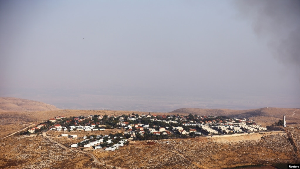 نمای دور از شهرک یهودینشین کوخاف هاشَهَر واقع در کرانۀ باختری