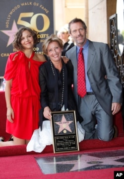  Хю Лори, Ема Томпсън и Маги Джиленхол 