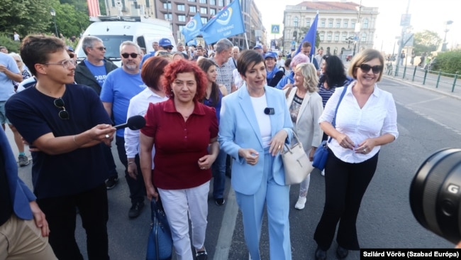 A DK is megjelent a Várkert Bazárnál