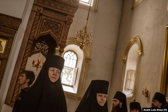 Murgeshat nga një manastir i shkatërruar në Bohorodinjka u zhvendosën në Svyatohirsk Lavra.
