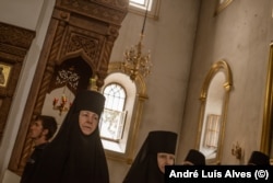 Călugărițele dintr-o mănăstire distrusă din Bohorodicine s-au mutat în Lavra Sviatohirsk.