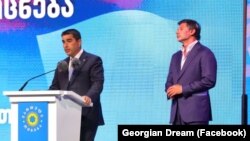 „მათი ინტერესების გატარებას ჩვენი ქვეყნის ინტერესები არ უნდა შევწიროთ, როგორც ეს, მაგალითად, 2008 წელს მოხდა, როგორც ეს უკრაინაში მოხდა“, - კახა კალაძე. ფოტოზე: შალვა პაპუაშვილი და კახა კალაძე