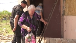 'The Walls Collapsed': Elderly Couple Finally Evacuates From Ukraine's Zaporizhzhya Region