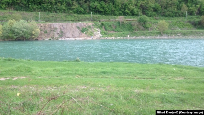 Rijeka Drina prije izgradnje obaloutvrda.