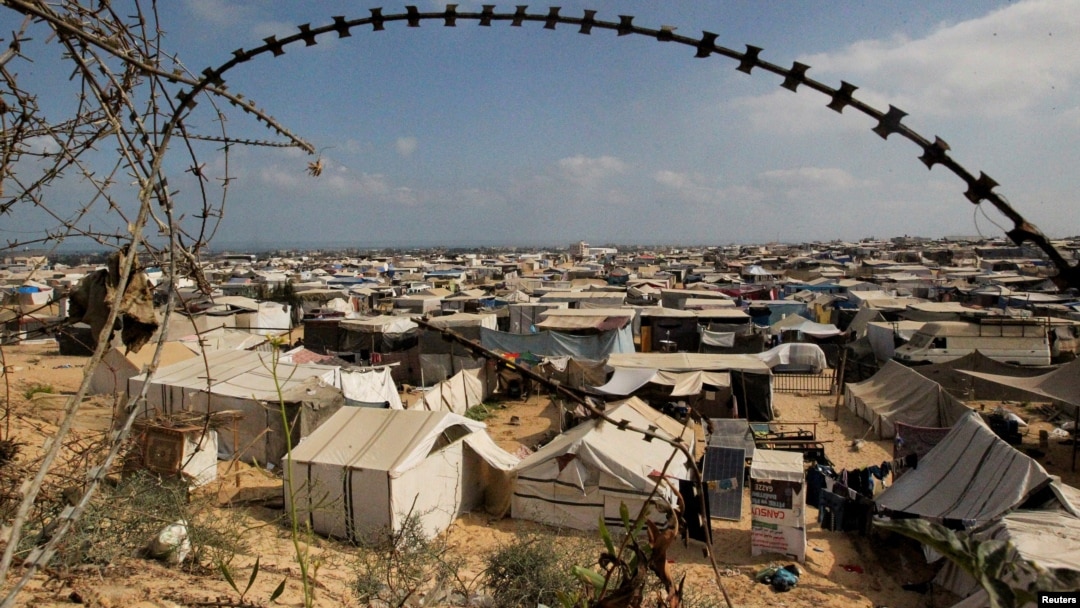 În astfel de corturi locuiesc cei mai mulți dintre locuitorii din Gaza care și-au părăsit casele în timpul conflictului dintre Israel și Hamas. 