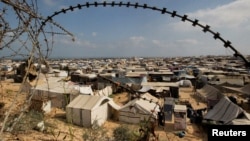 În astfel de corturi locuiesc cei mai mulți dintre locuitorii din Gaza care și-au părăsit casele în timpul conflictului dintre Israel și Hamas. 
