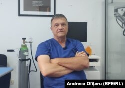 Managerul Laurentiu Belușică spune că angajarea medicilor este deja o problemă de sistem.