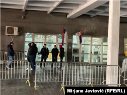 Pjesëtarë të sigurimit privat në Arena të Beogradit.