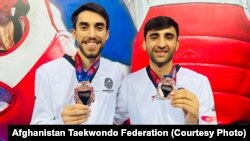 محسن رضایی (چپ) و حکمت الله زین دو تکواندو کار عضو تیم ملی افغانستان.