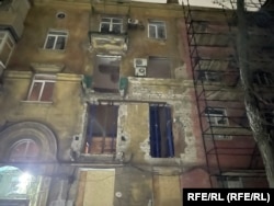 Жилой дом Мариуполя, где продолжается ремонт последствий бомбардировок, Украина, январь 2024 года