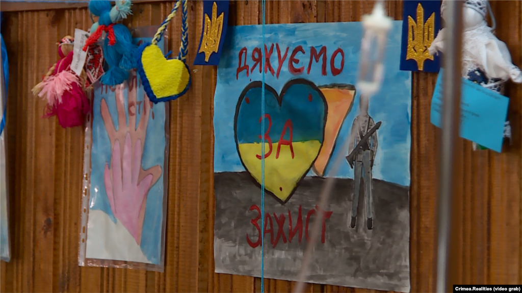 Дитячі малюнки на стінах стабілізаційного пункту, розгорнутого для порятунку поранених воїнів ЗСУ. Південь. Літо, 2023 року