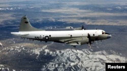 نمونه‌ای از هواپیمای مدل EP-3E نیروی دریایی آمریکا که ارتش جمهوری اسلامی می‌گوید به آن اخطار داده است 
