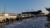 Srbi sa kosova autobusima su putovali na glasanje, fotografija sa graničnog prelaza između Kosova i Srbije, Merdare, 17. decembra 2023.
