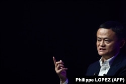 Direktor Alibabe Džek Ma ma na sajmu inovacija u Parizu 2019.