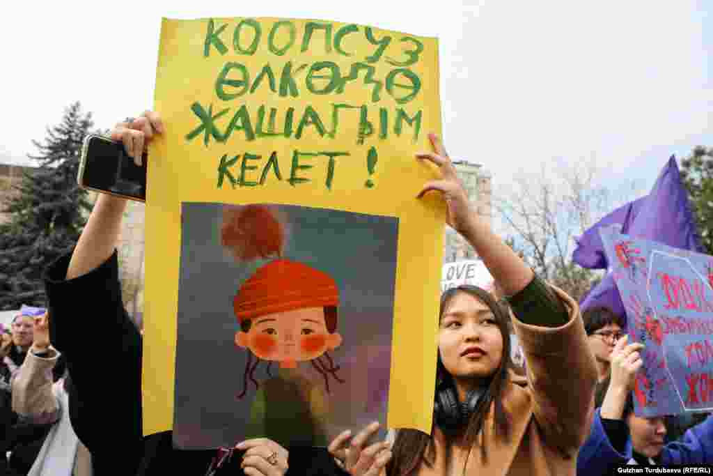 8-мартта жылда Бишкекте аялдардын көйгөйүнө көңүл бурууга чакырган жүрүштөр өтүп келе жатат.&nbsp;