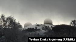 Радиолокационные станции в районе горы Ай-Петри на вершине Бедене-Кыр. Крым, архивное фото