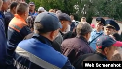 Кадр из видео с забастовки работников «Караганды су». Караганда, 29 августа 2023 года 