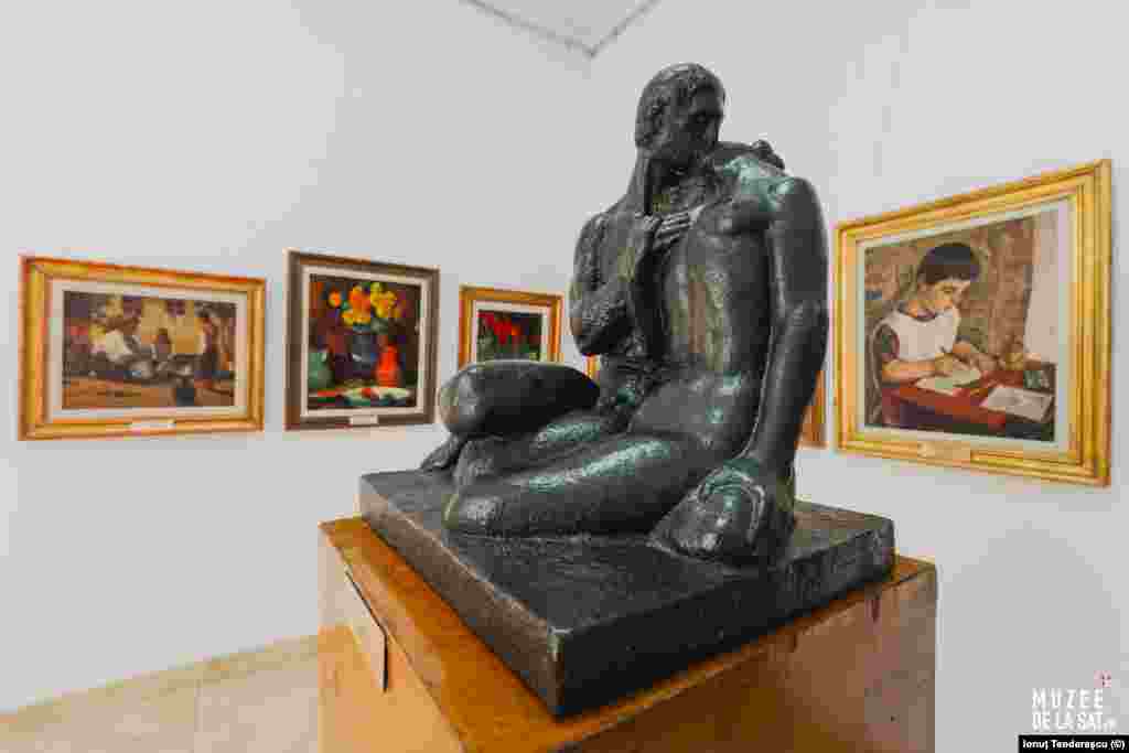 Muzeul din Topalu găzduiește 228 de lucrări de pictură, sculptură şi grafică, opere ale unora dintre cei mai importanți artişti români.