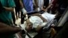 Al Jazeerin glavni dopisnik Wael al-Dahdouh, koji je povrijeđen u istom izraelskom napadu na izbjeglički kamp u Kan Junisu, uspio je da stigne do bolnice Naser, jug Gaze, 15. decembra 2023.