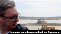 Predsednik Srbije Aleksandar Vučić na gradilištu kod Beograda 1. maja 2024.