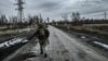 Украинский военнослужащий в городе Авдеевка Донецкой области, 10 марта 2023 года. Архивное фото