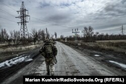 Український військовий у місті Авдіївка Донецької області, 10 березня 2023 року