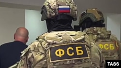 Розвідка також нагадує про повноваження ФСБ відключати мобільний зв’язок і доступ до інтернету на власний розсуд, а також право відкривати власні ізолятори (фото ілюстраційне)