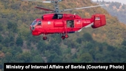 Pomoć susednoj Severnoj Makedoniji Srbija je uputila na osnovu zahteva Vlade te zemlje. Na fotografiji helikopter za gašenje požara Kamov K-32, 19. jula 2024.