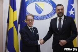 Švedski šef diplomatije Tobias Billström (lijevo) s ministrom vanjskih poslova BiH Elmedinom Konakovićem, 20. april 2023.