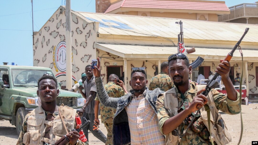 Pripadnici sudanske vojske u bazi RSF-a u Port Sudanu na Crvenom moru, april 2023. 