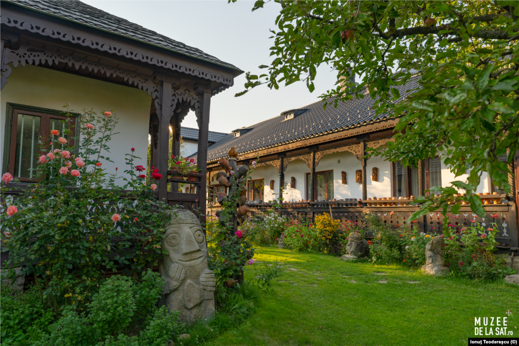 Casa &bdquo;Popa&rdquo;, județul Neamț Nicolae Popa (1919-2010), artist naiv, a construit acest spațiu cu resurse proprii, prin creare sau colecționare. Dorința sa a fost de a conserva obiectele, tradițiile și patrimoniul nescris din mediul rural.