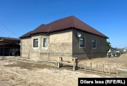После наводнения жителям села запретили строить дома из самана