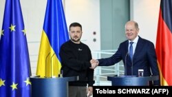 Президент Украины Владимир Зеленский и канцлер ФРГ Олаф Шольц во время визита Зеленского в Берлин в мае этого года