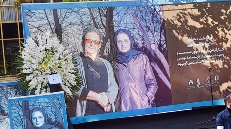 اعتراض ده‌ها شخصیت فرهنگی به برپایی دادگاه «نمایشی» در پرونده قتل مهرجویی و محمدی‌فر
