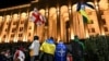 Під час акції протесту біля будівлі парламенту Грузії проти законопроєкту про «іноземних агентів», який його супротивники називають «російським законом». Тбілісі, 7 березня 2023 року