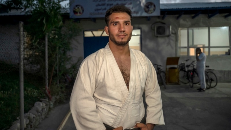 محمد صمیم فیض زاد ورزشکار افغان به دلیل دوپنگ به طور موقت از ادامهٔ بازی های المپیک محروم شد