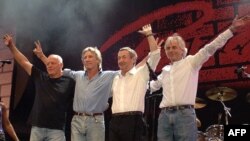  Дейвид Гилмор, Роджър Уотърс, Ник Мейсън и Ричард Райт през 2005 година в Лондон. 