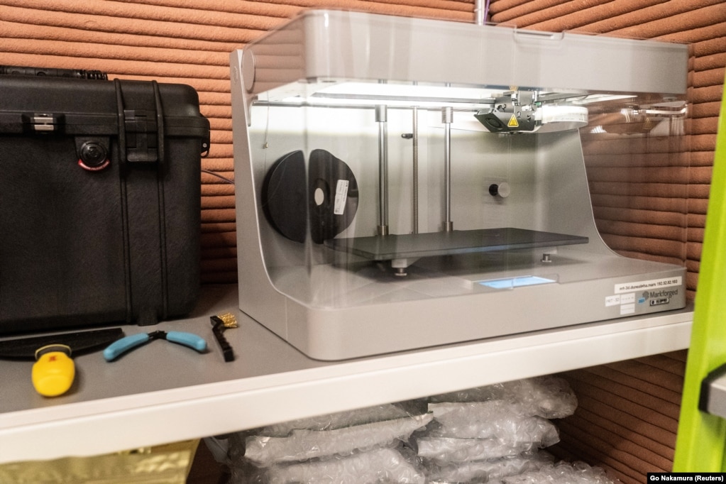 Një printer tredimensional në një zonë të CHAPEA-s.
