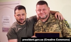 Президент Украины Владимир Зеленский (справа) и начальник Генерального штаба Валерий Залужный. Июль 2023 года