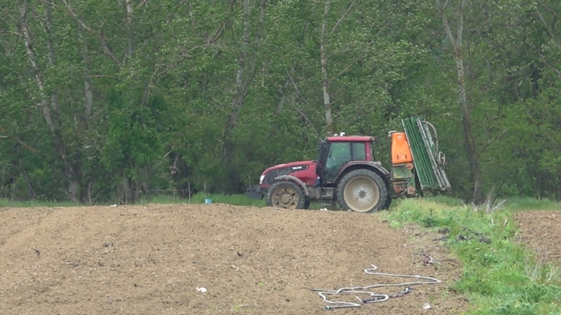 Războiul din Iran lovește agricultura românească: îngrășămintele sunt mai scumpe și mai greu de adus. „Putem avea recolte cu 30% mai mici”
