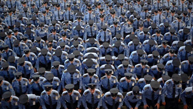 “Të vetëdijshëm për rrezikun”: Policët e rinj serbë nisin punën në veri të Kosovës  
