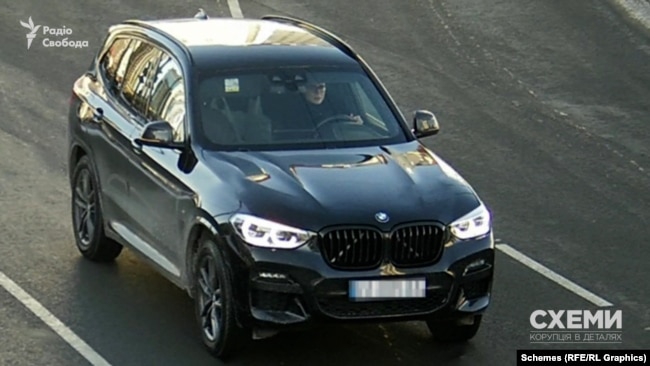На фото за січень 2024-го – дружина Кириленка за кермом тієї ж BMW