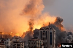 Fumul și flăcările cresc în urma atacurilor israeliene din Gaza, 9 octombrie 2023
