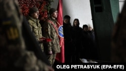 Церемонія похорону українського військовослужбовця Юрія Герасимчука в Києві, 18 березня 2022 року. Він загинув під Бахмутом. Фото ілюстративне 
